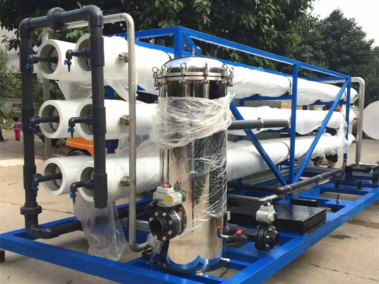 Reverse osmosis seawater desalination plant for boat